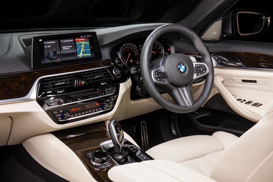 Интерьер BMW 530i Sedan M Sport 2017 года  (AU) (фото 10 из 11)
